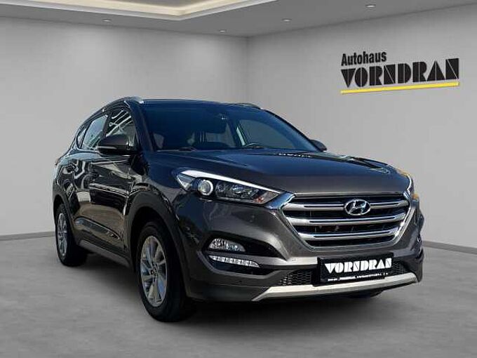 Hyundai Tucson Style SHZ vo+hi PDCvo+hi+Kamera WKR