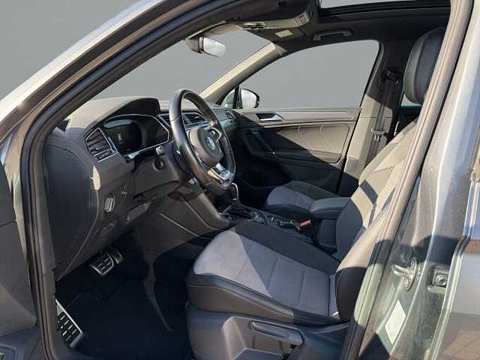 Volkswagen Tiguan 4Motion Highline Panorama PDC+360&deg;Kamera SHZ AHK