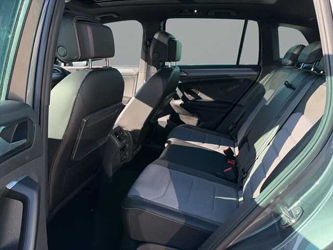 Volkswagen Tiguan 4Motion Highline Panorama PDC+360&deg;Kamera SHZ AHK