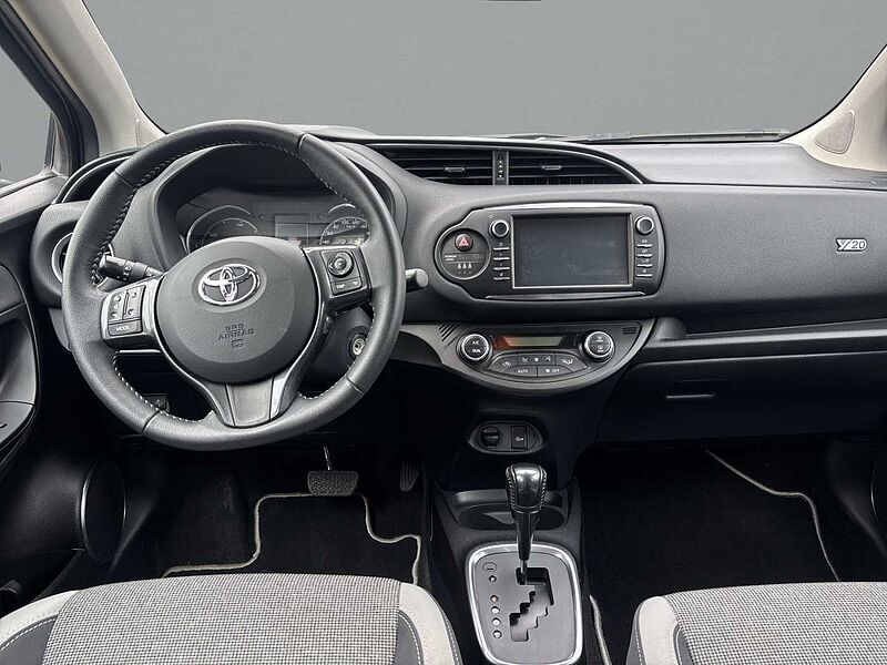 Toyota Yaris Hybrid Y20 Club SHZ Kamera M+S