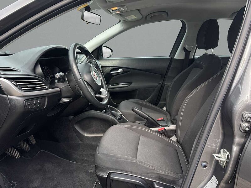 Fiat Tipo Lounge 1.4 Klima, PDC hi , SHZ